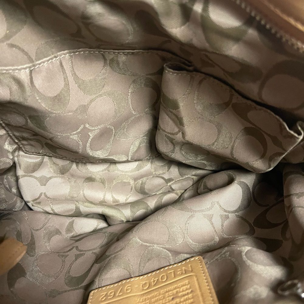 Vintage Coach Leatherware Est. 1941 tan shoulder bag with brown straps and trims - Picture 16 of 16